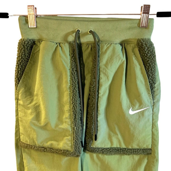 NIKE Sportswear Essential Woven High-Waisted Curve Pants in Sz XS - Picture 3 of 7